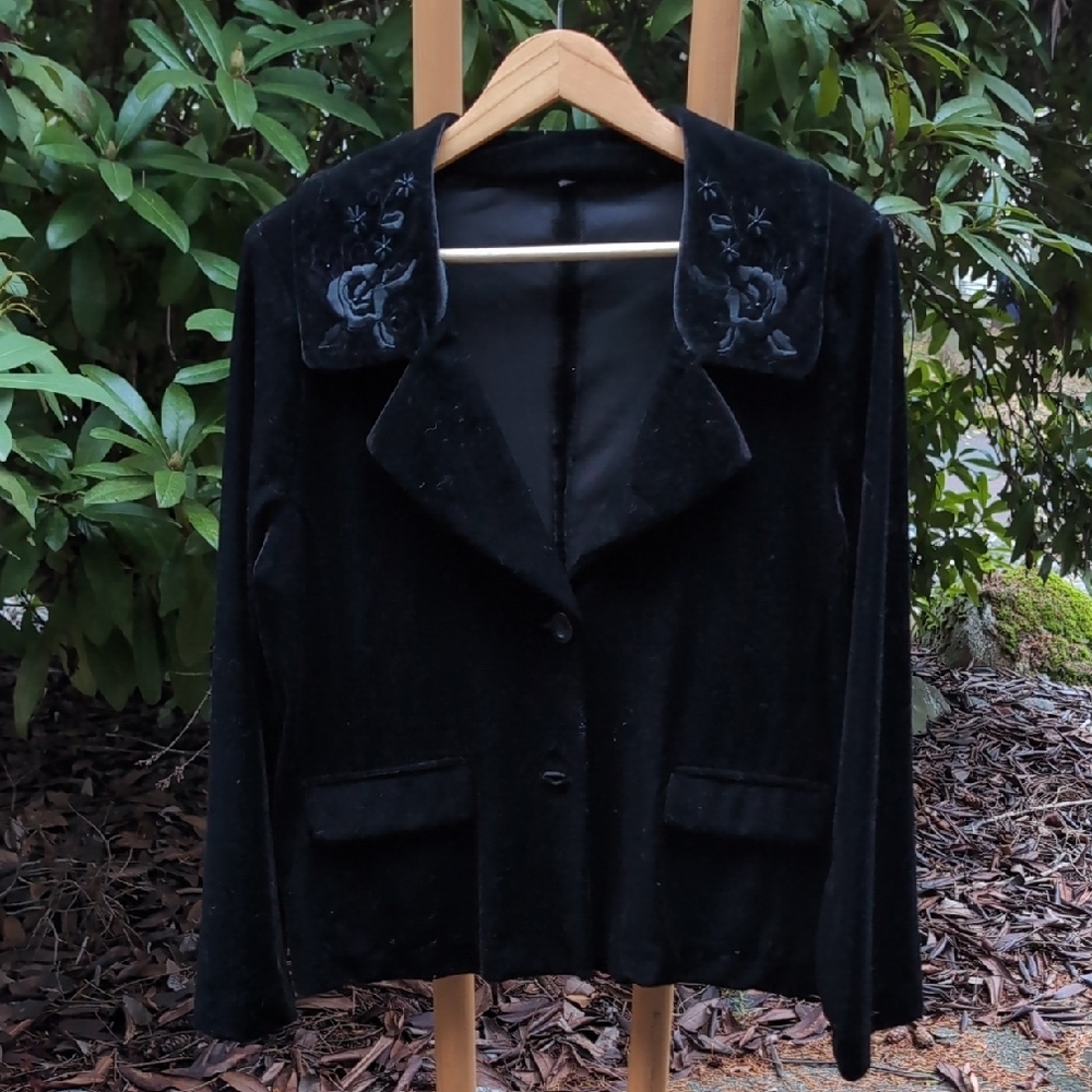 Vintage Black Velvet Rose Embroider Slouchy BlazerJacket with Embroidered Collar